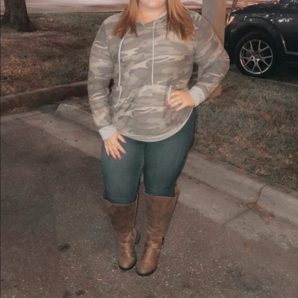 Camo hooded pullover